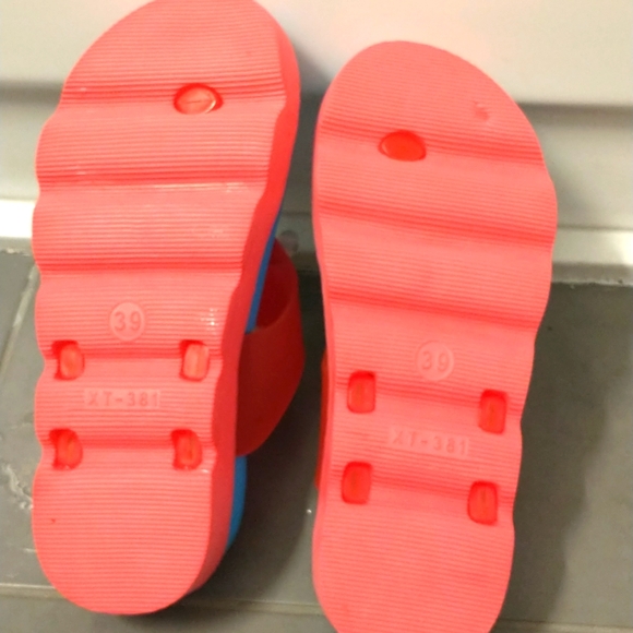 Sandal - Picture 2 of 3